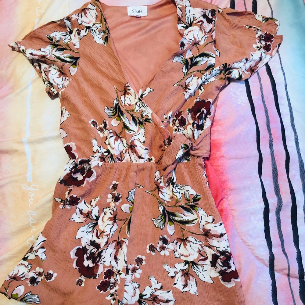 Super cute romper!